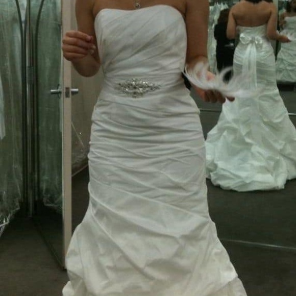 David's Bridal Wedding Gown- Never Worn or Altered